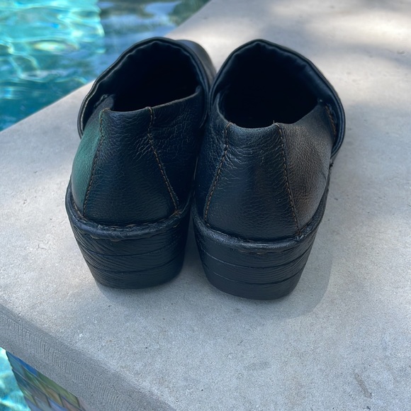 Born Clogs - Picture 3 of 8